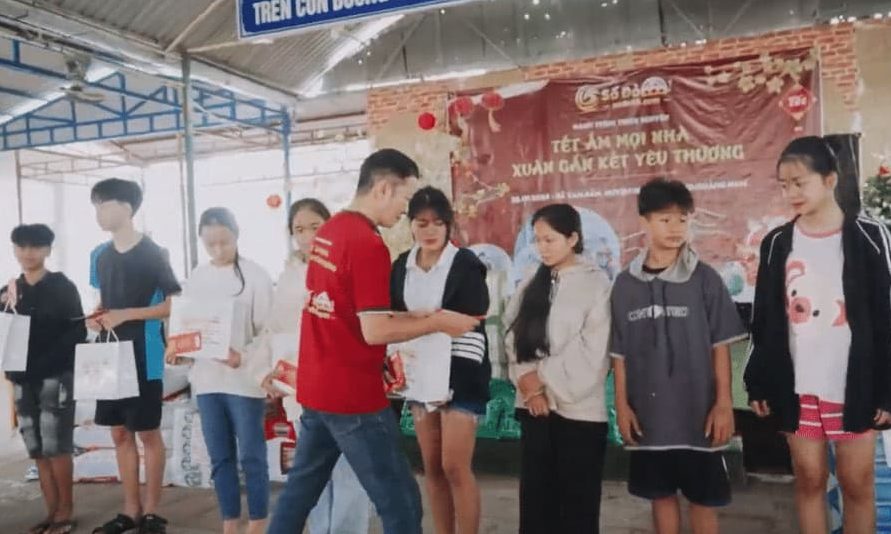 tài trọ chấp cánh ước mơ cho các em mô côi cha mẹ